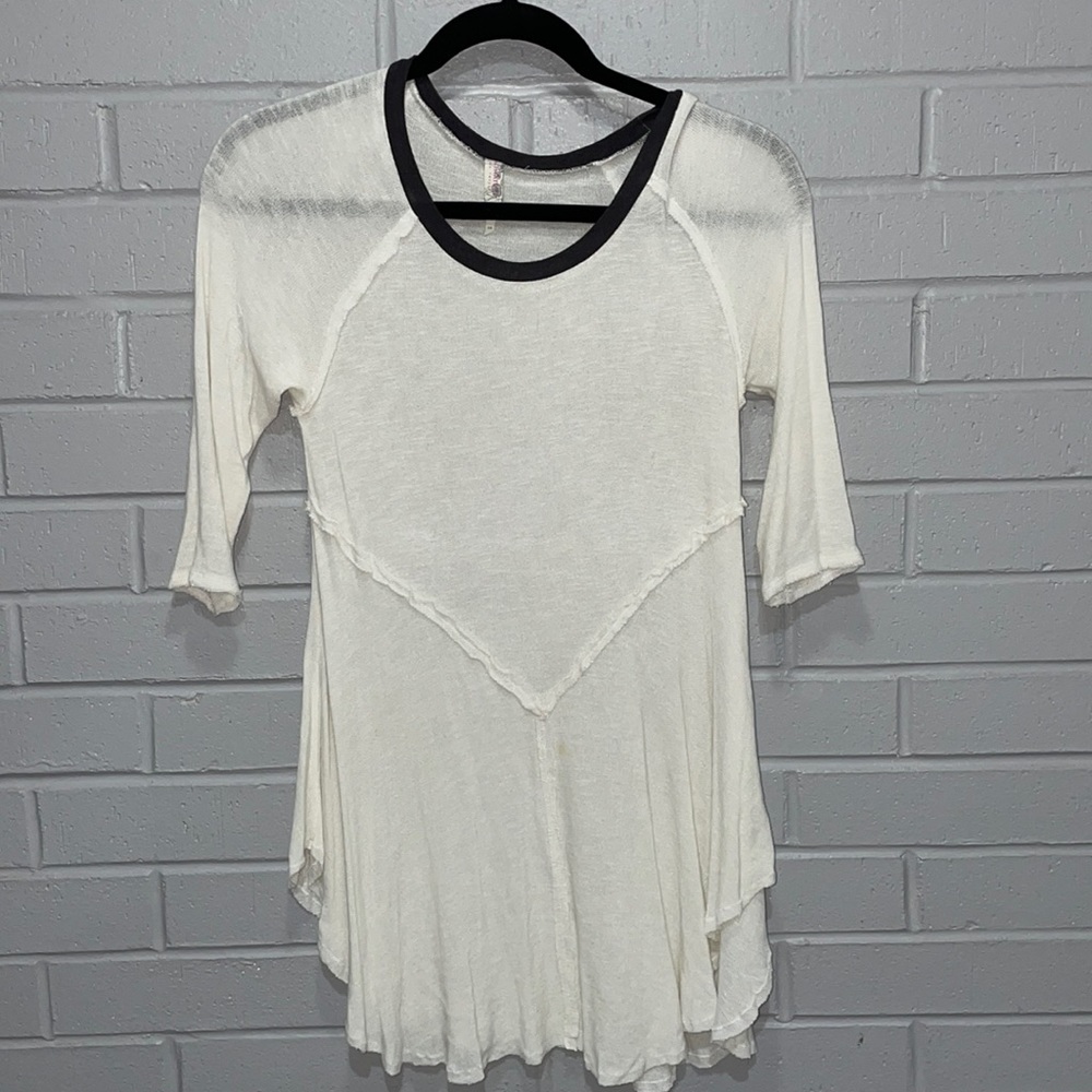 Cream quarter length sleeve shirt